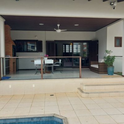 Casa Residencial com 220m², 4 quartos, 2 suítes, 2 garagens, no bairro Córrego Grande em Florianópolis