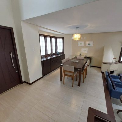 Casa Residencial com 220m², 4 quartos, 2 suítes, 2 garagens, no bairro Córrego Grande em Florianópolis