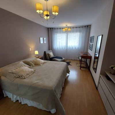 Casa Residencial com 220m², 4 quartos, 2 suítes, 2 garagens, no bairro Córrego Grande em Florianópolis