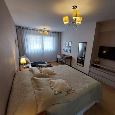 Casa Residencial com 220m², 4 quartos, 2 suítes, 2 garagens, no bairro Córrego Grande em Florianópolis