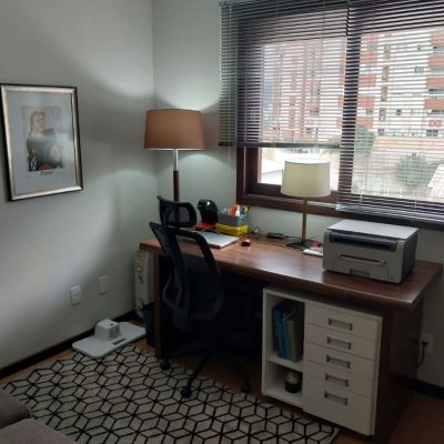 Casa Residencial com 220m², 4 quartos, 2 suítes, 2 garagens, no bairro Córrego Grande em Florianópolis