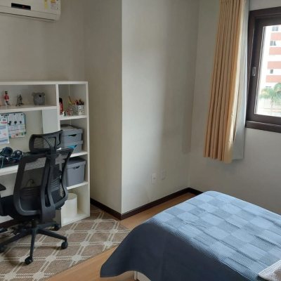 Casa Residencial com 220m², 4 quartos, 2 suítes, 2 garagens, no bairro Córrego Grande em Florianópolis