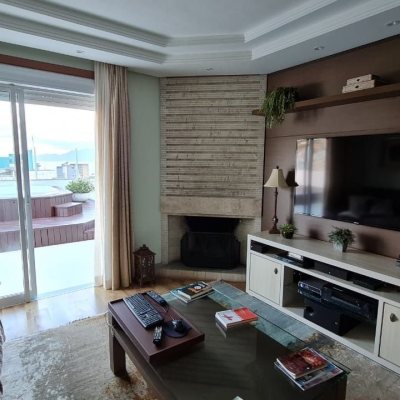 Cobertura com 173m², 2 quartos, 1 suíte, 1 garagem, no bairro Centro em Florianópolis