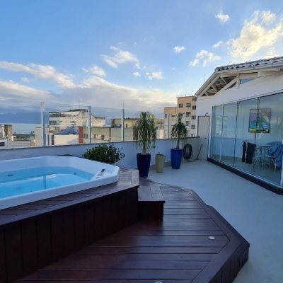Cobertura com 173m², 2 quartos, 1 suíte, 1 garagem, no bairro Centro em Florianópolis
