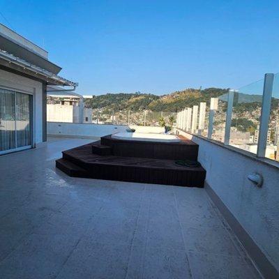 Cobertura com 173m², 2 quartos, 1 suíte, 1 garagem, no bairro Centro em Florianópolis