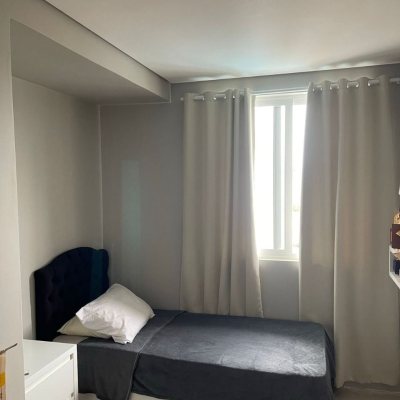 Casa Residencial com 350m², 4 quartos, 1 suíte, 2 garagens, no bairro Coqueiros em Florianópolis