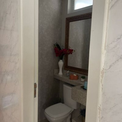 Casa Residencial com 350m², 4 quartos, 1 suíte, 2 garagens, no bairro Coqueiros em Florianópolis