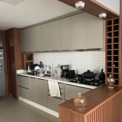 Casa Residencial com 350m², 4 quartos, 1 suíte, 2 garagens, no bairro Coqueiros em Florianópolis