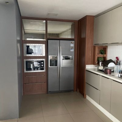 Casa Residencial com 350m², 4 quartos, 1 suíte, 2 garagens, no bairro Coqueiros em Florianópolis