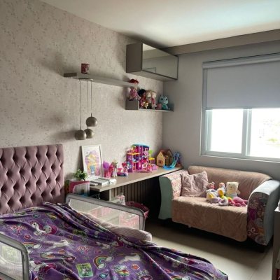 Casa Residencial com 350m², 4 quartos, 1 suíte, 2 garagens, no bairro Coqueiros em Florianópolis