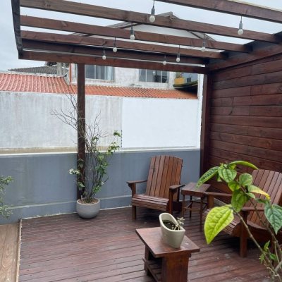Casa Residencial com 350m², 4 quartos, 1 suíte, 2 garagens, no bairro Coqueiros em Florianópolis