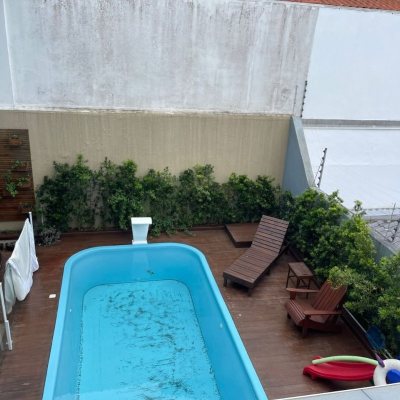 Casa Residencial com 350m², 4 quartos, 1 suíte, 2 garagens, no bairro Coqueiros em Florianópolis