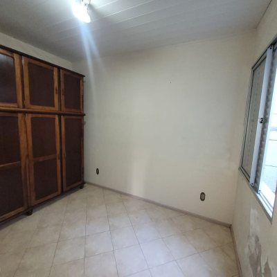 Casa Residencial com 138m², 3 quartos, 1 suíte, 4 garagens, no bairro Balneário em Florianópolis