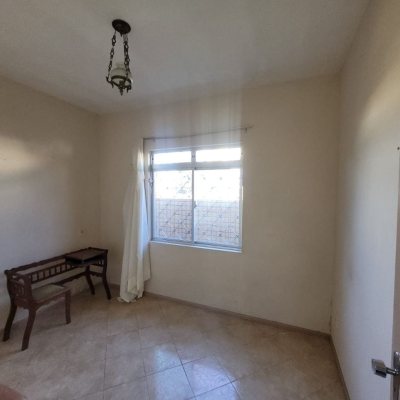 Casa Residencial com 138m², 3 quartos, 1 suíte, 4 garagens, no bairro Balneário em Florianópolis