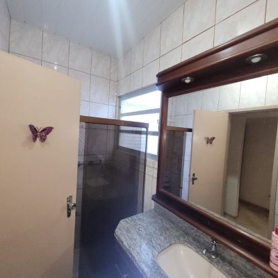 Casa Residencial com 138m², 3 quartos, 1 suíte, 4 garagens, no bairro Balneário em Florianópolis