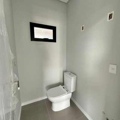 Casa Residencial com 165m², 3 quartos, 3 suítes, 4 garagens, no bairro Ingleses do Rio Vermelho em Florianópolis