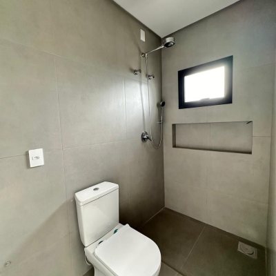 Casa Residencial com 165m², 3 quartos, 3 suítes, 4 garagens, no bairro Ingleses do Rio Vermelho em Florianópolis