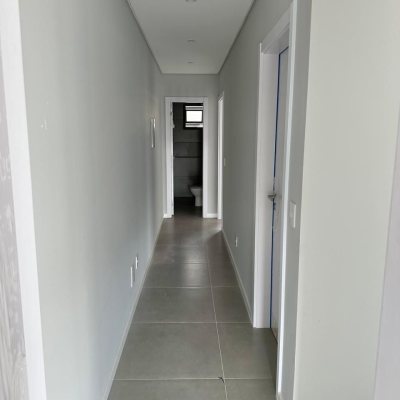 Casa Residencial com 165m², 3 quartos, 3 suítes, 4 garagens, no bairro Ingleses do Rio Vermelho em Florianópolis