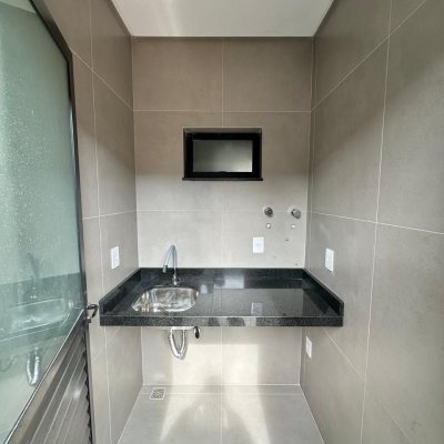 Casa Residencial com 165m², 3 quartos, 3 suítes, 4 garagens, no bairro Ingleses do Rio Vermelho em Florianópolis