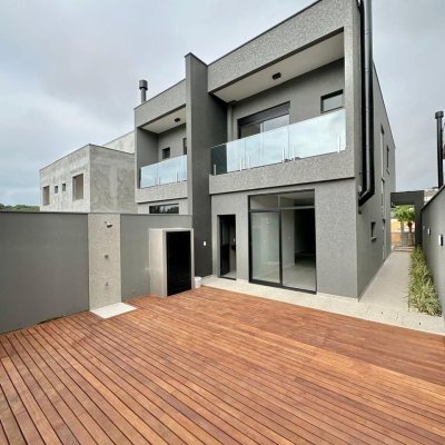 Casa Residencial com 165m², 3 quartos, 3 suítes, 4 garagens, no bairro Ingleses do Rio Vermelho em Florianópolis