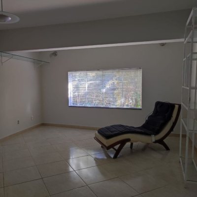 Casa em Condomínio com 287m², 6 quartos (sendo 4 suítes), 3 garagens, no bairro Bosque Das Mansões em São José