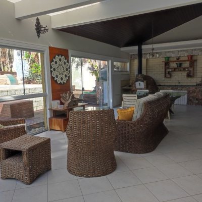 Casa em Condomínio com 287m², 6 quartos (sendo 4 suítes), 3 garagens, no bairro Bosque Das Mansões em São José