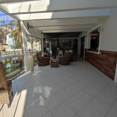 Casa em Condomínio com 287m², 6 quartos (sendo 4 suítes), 3 garagens, no bairro Bosque Das Mansões em São José