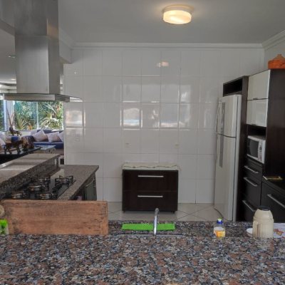 Casa em Condomínio com 287m², 6 quartos (sendo 4 suítes), 3 garagens, no bairro Bosque Das Mansões em São José