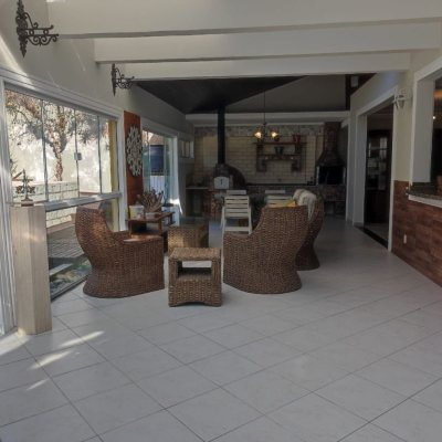 Casa em Condomínio com 287m², 6 quartos (sendo 4 suítes), 3 garagens, no bairro Bosque Das Mansões em São José