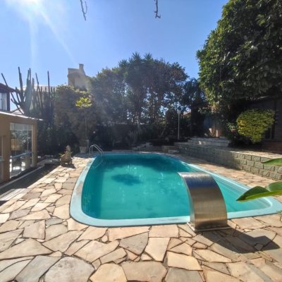 Casa em Condomínio com 287m², 6 quartos (sendo 4 suítes), 3 garagens, no bairro Bosque Das Mansões em São José
