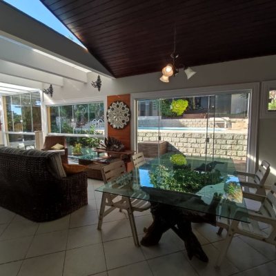 Casa em Condomínio com 287m², 6 quartos (sendo 4 suítes), 3 garagens, no bairro Bosque Das Mansões em São José