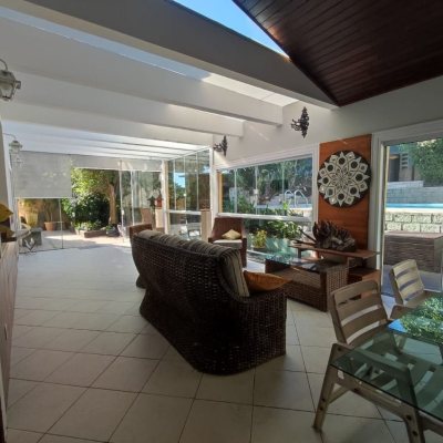 Casa em Condomínio com 287m², 6 quartos (sendo 4 suítes), 3 garagens, no bairro Bosque Das Mansões em São José