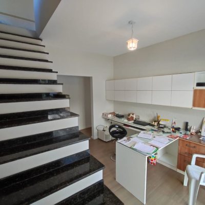 Casa em Condomínio com 287m², 6 quartos (sendo 4 suítes), 3 garagens, no bairro Bosque Das Mansões em São José