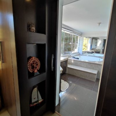Casa em Condomínio com 287m², 6 quartos (sendo 4 suítes), 3 garagens, no bairro Bosque Das Mansões em São José