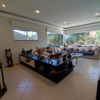 Casa em Condomínio com 287m², 6 quartos (sendo 4 suítes), 3 garagens, no bairro Bosque Das Mansões em São José