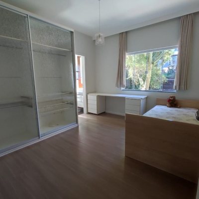 Casa em Condomínio com 287m², 6 quartos (sendo 4 suítes), 3 garagens, no bairro Bosque Das Mansões em São José