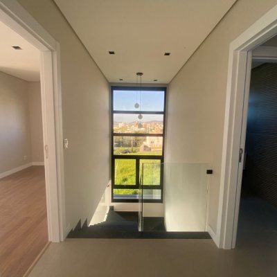 Casa Residencial com 300m², 3 quartos, 2 suítes, 2 garagens, no bairro Pedra Branca em Palhoça