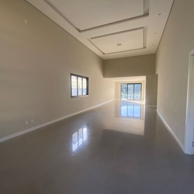Casa Residencial com 300m², 3 quartos, 2 suítes, 2 garagens, no bairro Pedra Branca em Palhoça