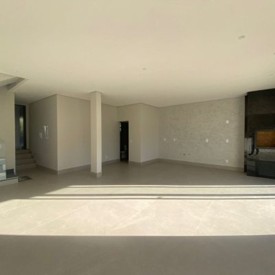 Casa Residencial com 300m², 3 quartos, 2 suítes, 2 garagens, no bairro Pedra Branca em Palhoça