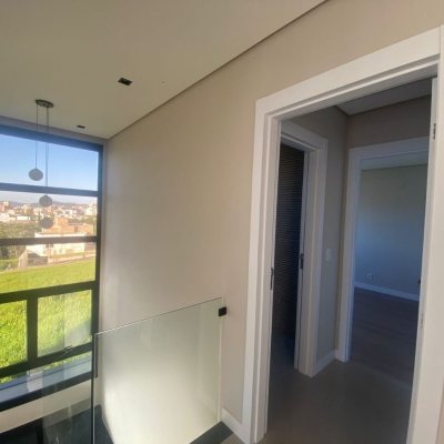 Casa Residencial com 300m², 3 quartos, 2 suítes, 2 garagens, no bairro Pedra Branca em Palhoça