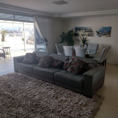 Cobertura com 348m², 4 quartos, 2 suítes, 4 garagens, no bairro Estreito em Florianópolis