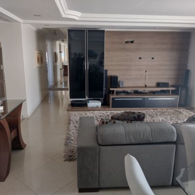 Cobertura com 348m², 4 quartos, 2 suítes, 4 garagens, no bairro Estreito em Florianópolis