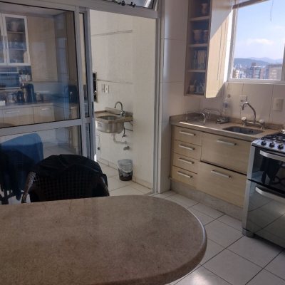 Cobertura com 348m², 4 quartos, 2 suítes, 4 garagens, no bairro Estreito em Florianópolis