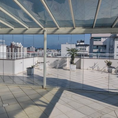 Cobertura com 348m², 4 quartos, 2 suítes, 4 garagens, no bairro Estreito em Florianópolis