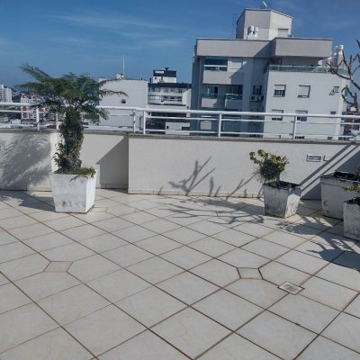 Cobertura com 348m², 4 quartos, 2 suítes, 4 garagens, no bairro Estreito em Florianópolis