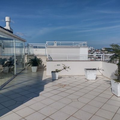 Cobertura com 348m², 4 quartos, 2 suítes, 4 garagens, no bairro Estreito em Florianópolis