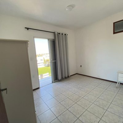 Casa Residencial/Comercial com 270m², 4 garagens, no bairro Ingleses do Rio Vermelho em Florianópolis