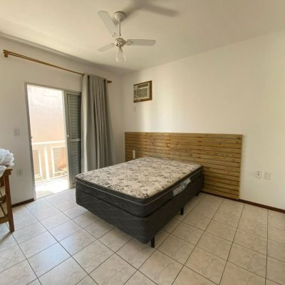 Casa Residencial/Comercial com 270m², 4 garagens, no bairro Ingleses do Rio Vermelho em Florianópolis