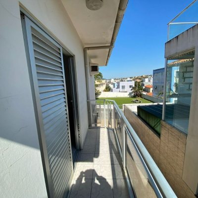 Casa Residencial/Comercial com 270m², 4 garagens, no bairro Ingleses do Rio Vermelho em Florianópolis