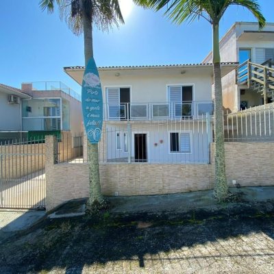 Casa Residencial/Comercial com 270m², 4 garagens, no bairro Ingleses do Rio Vermelho em Florianópolis